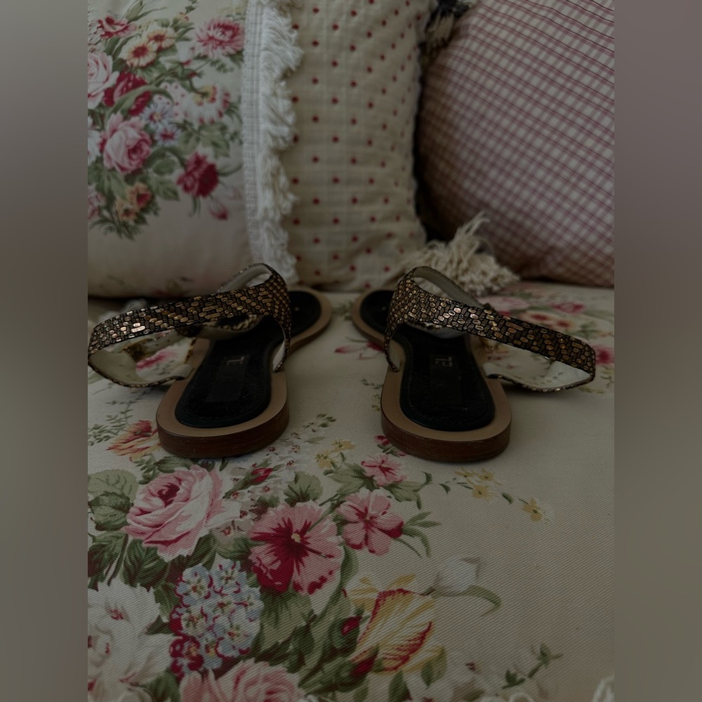 Authentic Chanel Sandals. - Picture 8 of 10